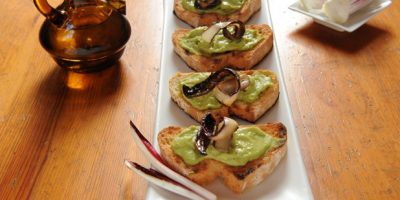 bruschette_con_pate_di_asparagi_e_radicchio