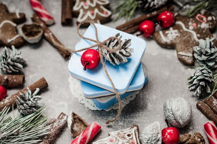 SZ Lucky Sheeps Kit Fai Da Te Decorazioni Natalizie In Legno – 36 Pezzi Da Colorare Con Campanelle, Strass E Tatuaggi – Attività Creativa Per Bambini